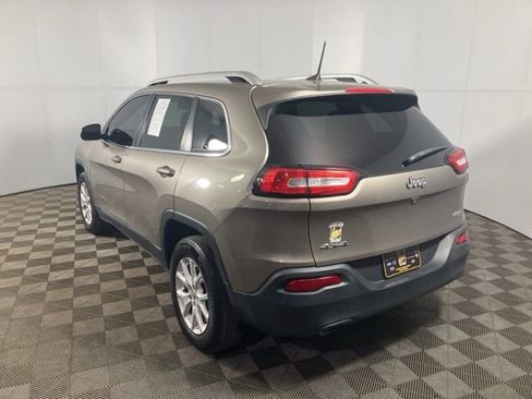 Used 2016 Jeep Cherokee Latitude w/ Comfort/Convenience Group image 3