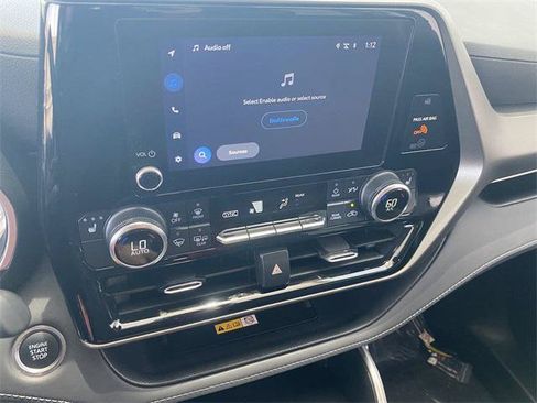 Certified 2024 Toyota Highlander XLE FWD image 17