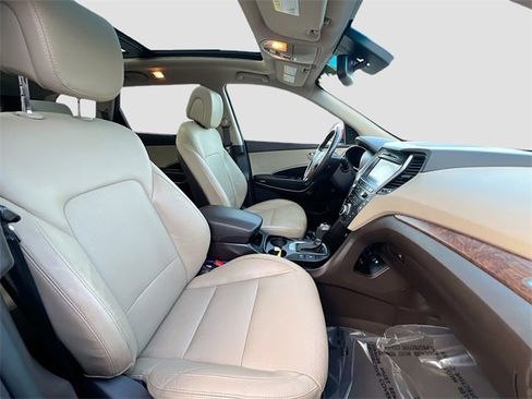 Used 2018 Hyundai Santa Fe SE image 29