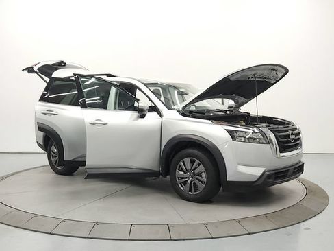 Used 2025 Nissan Pathfinder SV AWD/4WD image 9