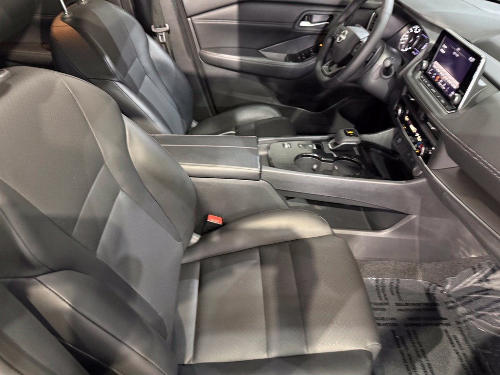 Certified 2025 Nissan Rogue SV w/ SV Premium Package FWD image 31