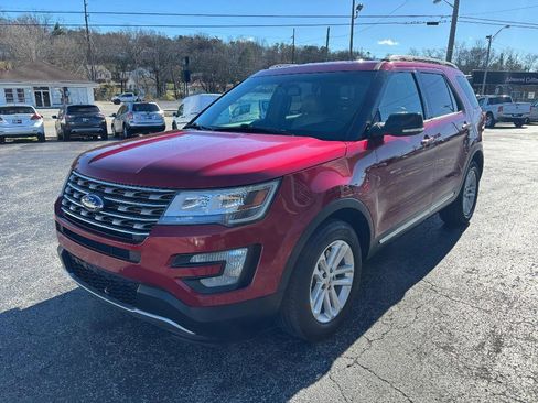 Used 2016 Ford Explorer XLT w/ Equipment Group 202A image 2