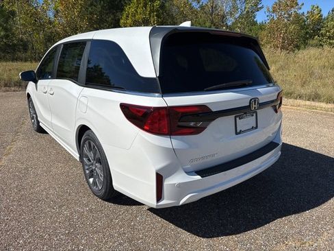 New 2026 Honda Odyssey Touring image 4