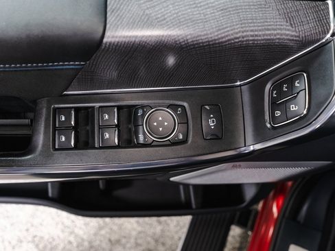 Used 2025 Ford F250 Platinum w/ FX4 Off-Road Package image 27