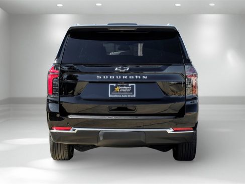 Used 2025 Chevrolet Suburban LS image 7