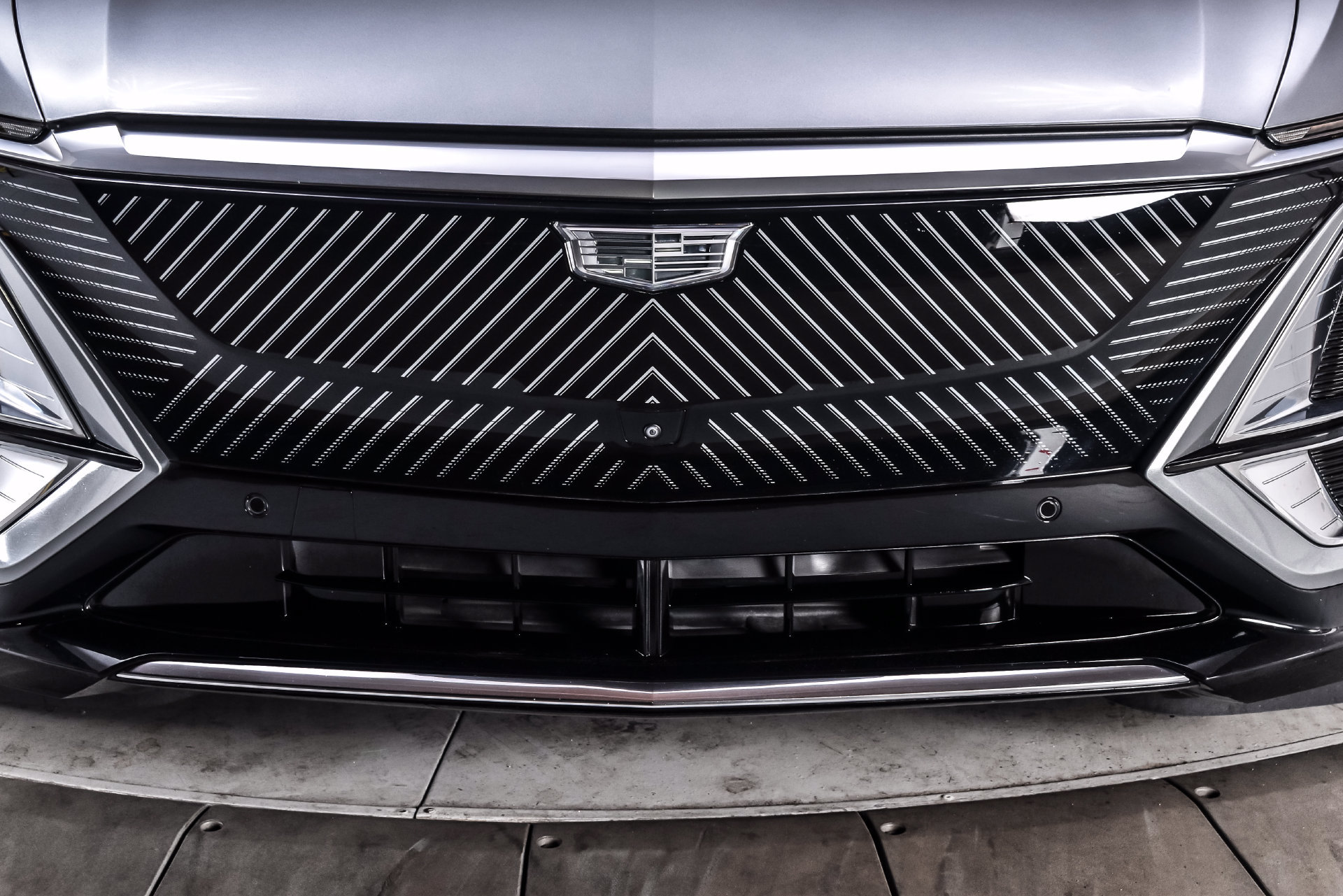 Used 2024 Cadillac Lyriq Luxury w/ LPO, Floor Liner Package AWD/4WD image 9