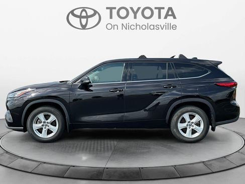 Used 2020 Toyota Highlander LE AWD/4WD image 2