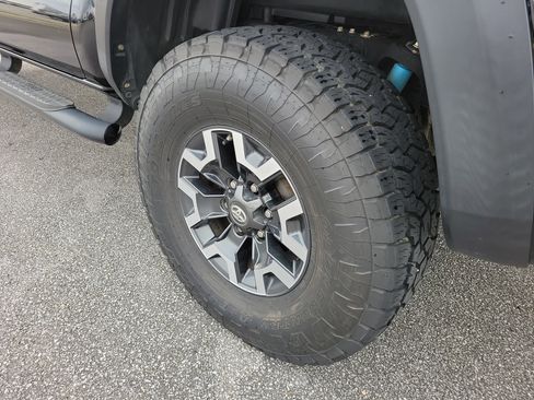 Used 2018 Toyota Tacoma TRD Off-Road image 26