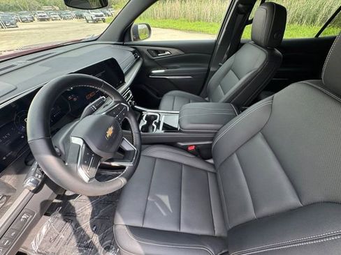 Used 2024 Chevrolet Traverse LT w/ Trailering Package FWD image 28
