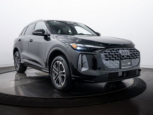 Certified 2025 Audi Q5 Premium w/ Convenience Package image 2