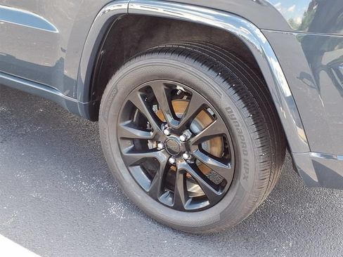 Used 2018 Jeep Grand Cherokee Altitude AWD/4WD image 21