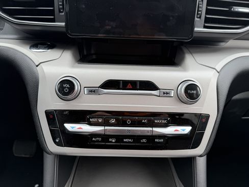 Used 2023 Ford Explorer XLT w/ Equipment Group 202A image 19