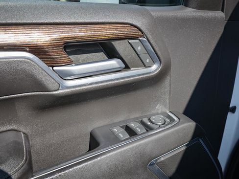 Used 2023 GMC Sierra 1500 SLE w/ Preferred Package image 16