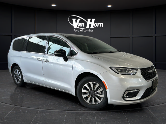 Used 2024 Chrysler Pacifica Limited FWD image 1