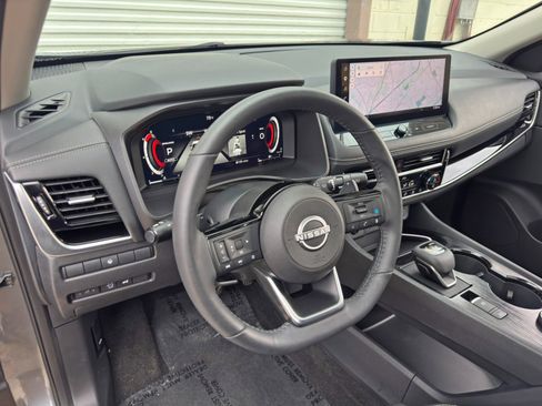 Used 2024 Nissan Rogue SL w/ SL Premium Package AWD/4WD image 13