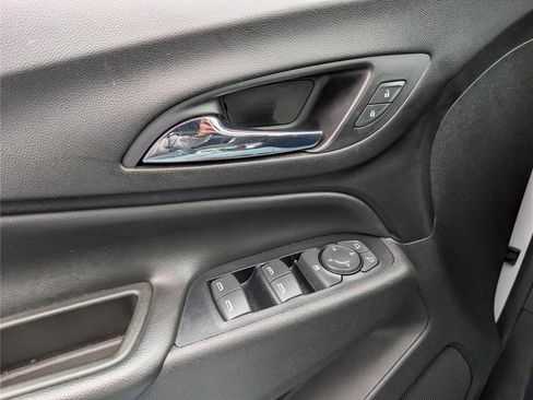 Used 2020 Chevrolet Equinox LT image 18