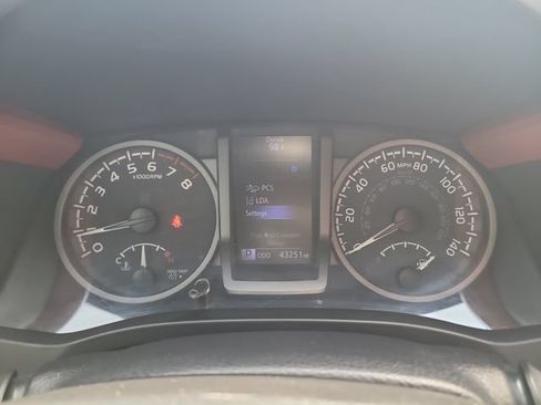 Used 2020 Toyota Tacoma TRD Sport RWD image 29