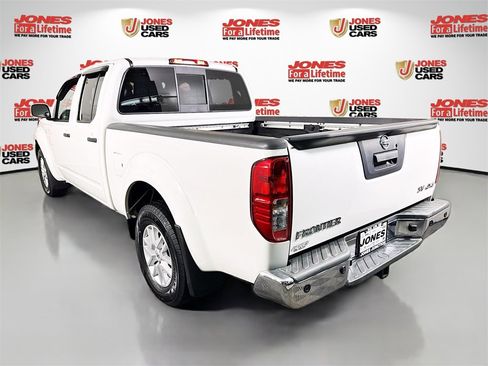 Used 2020 Nissan Frontier SV image 2