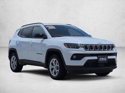 Used 2024 Jeep Compass Latitude AWD/4WD image 7