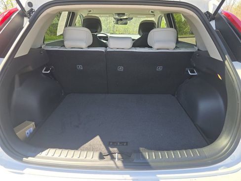 Used 2025 Kia Niro EX image 18