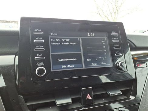 Used 2024 Toyota Camry SE image 18