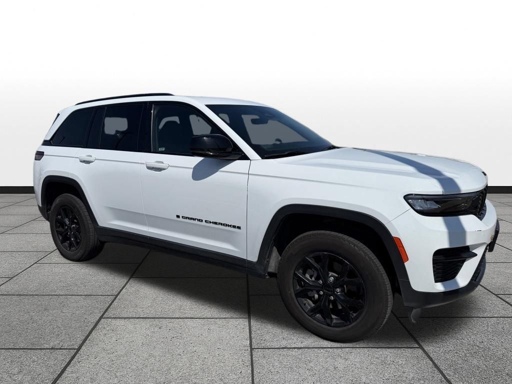 Used 2025 Jeep Grand Cherokee Altitude AWD/4WD image 33