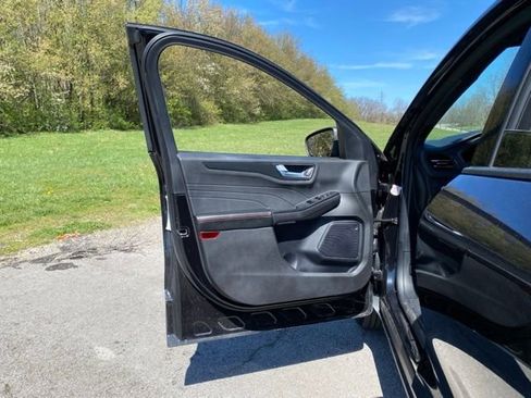 Used 2025 Ford Escape ST-Line image 13