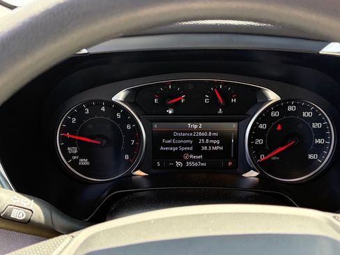 Used 2025 Chevrolet Blazer LT FWD image 11