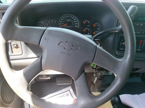 Used 2006 Chevrolet Silverado 2500 W/T w/ Skid Plate Package AWD/4WD image 39