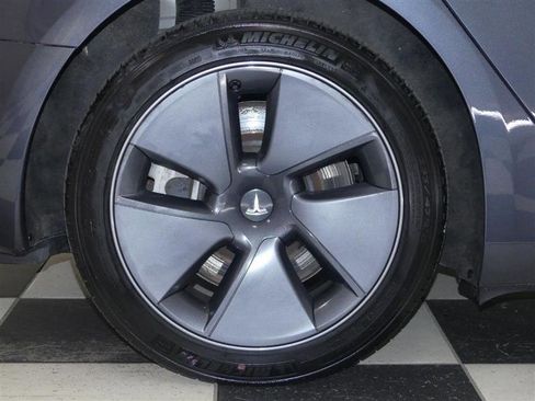 Used 2023 Tesla Model 3 Standard Range image 30