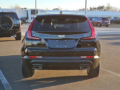 Used 2023 Cadillac XT4 Luxury w/ Cold Weather Package image 5