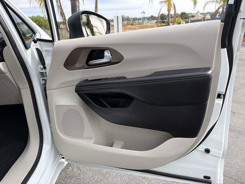 Used 2022 Chrysler Voyager LX image 26