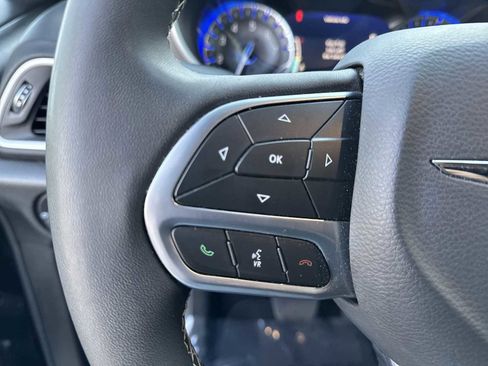 Used 2025 Chrysler Pacifica Select FWD image 22
