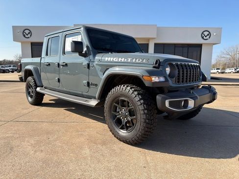 New 2025 Jeep Gladiator Sport image 3