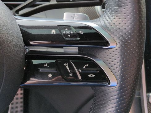 Used 2024 Mercedes-Benz GLC 300 4MATIC image 17