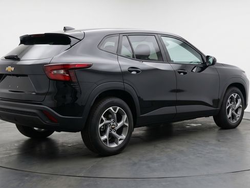 Used 2025 Chevrolet Trax LT w/ LT Convenience Package FWD image 9
