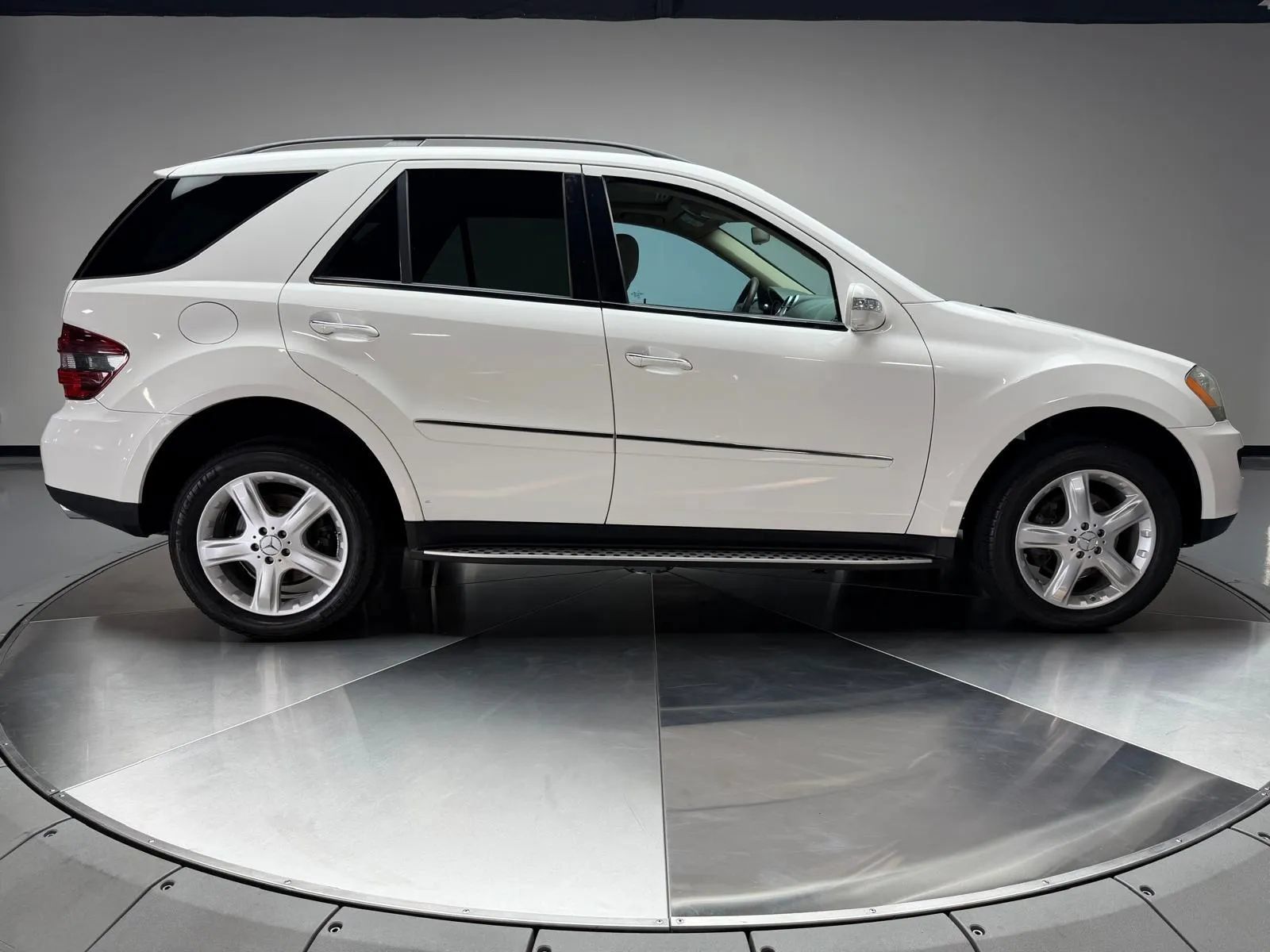 Used 2007 Mercedes-Benz ML 350 4MATIC w/ P2 Pkg image 7