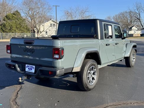 Used 2024 Jeep Gladiator Sport image 21