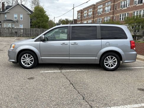 Used 2016 Dodge Grand Caravan SXT w/ Rear Park Assist Package image 79