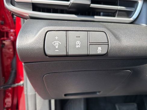 Certified 2025 Hyundai Elantra SE FWD image 11