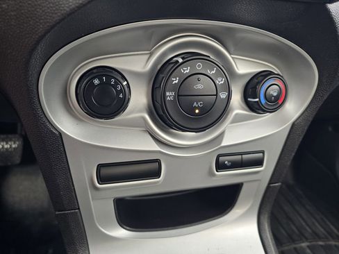 Used 2016 Ford Fiesta SE image 18