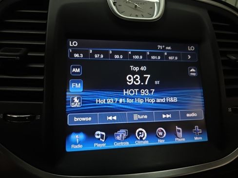 Used 2013 Chrysler 300 AWD w/ Driver Convenience Group image 19