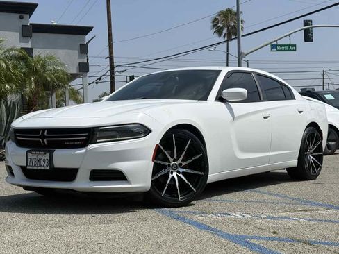 Used 2015 Dodge Charger SE w/ Popular Equipment Group RWD image 2