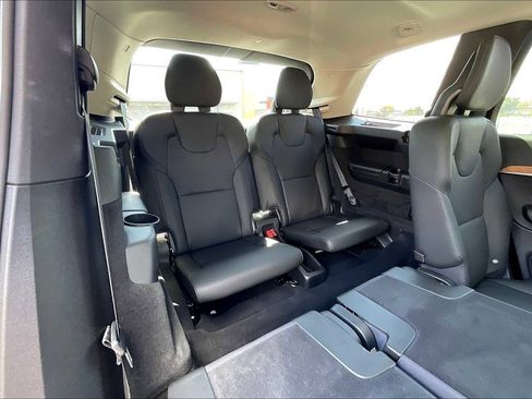 Used 2025 Volvo XC90 B5 Plus w/ Protection Package Premier image 31