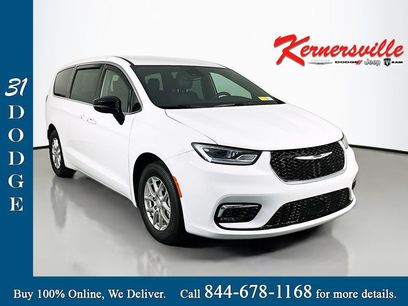 Used 2026 Chrysler Pacifica Select