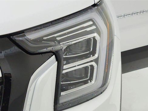 Used 2025 GMC Terrain Elevation image 39