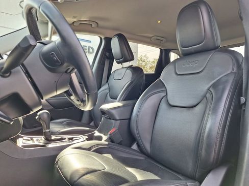 Used 2019 Jeep Cherokee Limited image 21