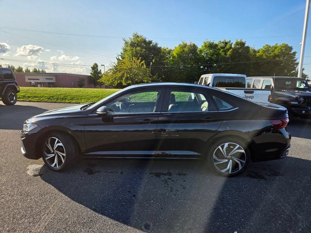 Used 2025 Volkswagen Jetta SEL FWD image 11