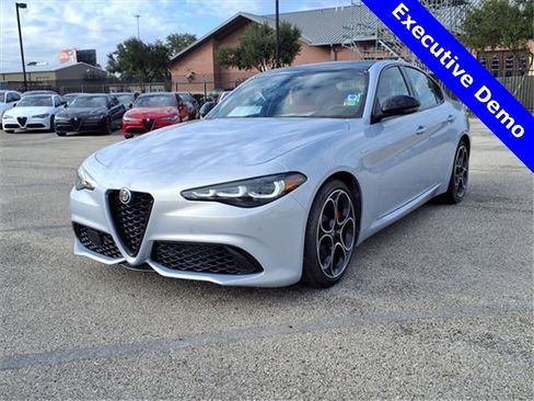 New 2025 Alfa Romeo Giulia Veloce w/ Veloce Package Rwd image 4