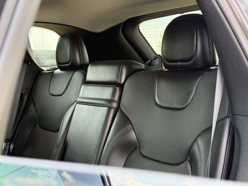 Used 2019 Jeep Cherokee Limited FWD image 21